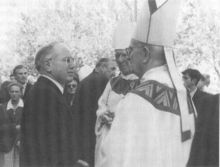 Prime Minister, John Howard, with Archbishop D'Arcy and Cardinal Clancy after the Funeral Mass (photos: John Casamento)